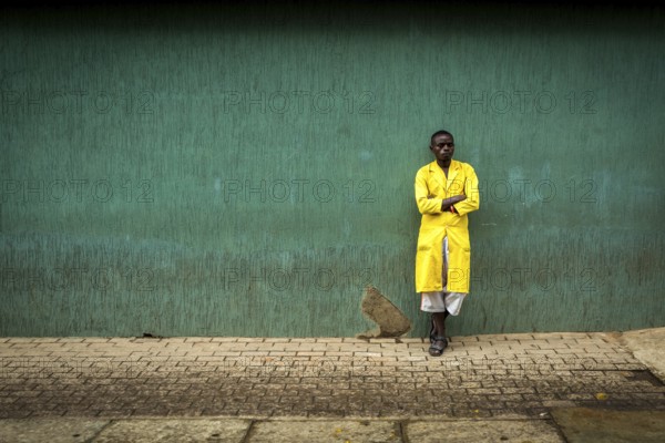 RWA RWANDA RUANDA Kigali A worker pauses against a wall in the Kiyovu banking district
