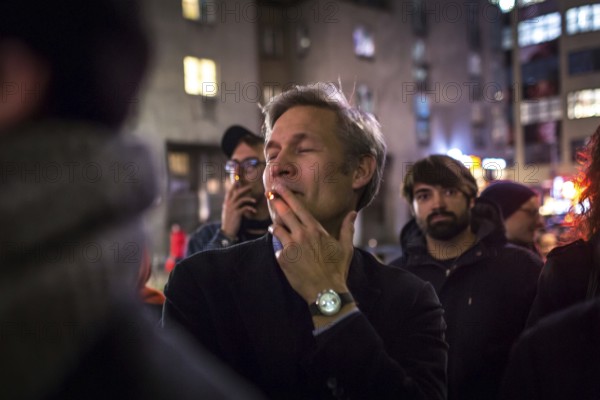 DEU Germany Germany Berlin Smoking for Deniz in front of the Taz. Ulf Pochardt