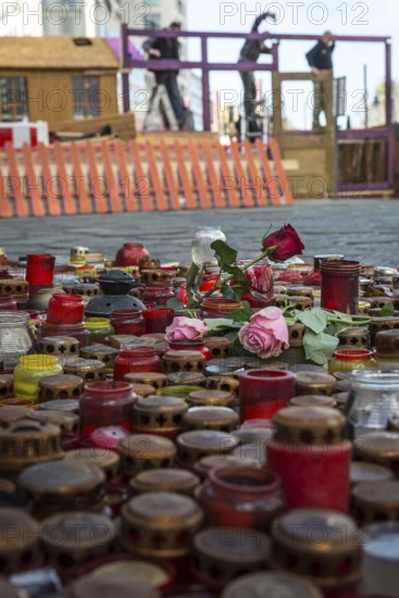 DEU Germany Germany Berlin Setting up the Christmas market at Breitscheidtplatz, where there is a temporary memorial for the victims of last year's attack at the memorial church