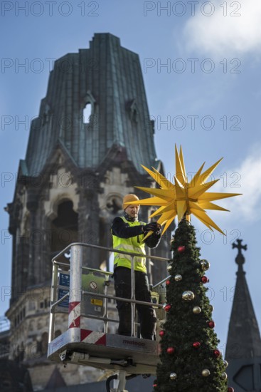 DEU Germany Germany Berlin Setting up the Christmas market at Breitscheidtplatz. The memorial church in the background