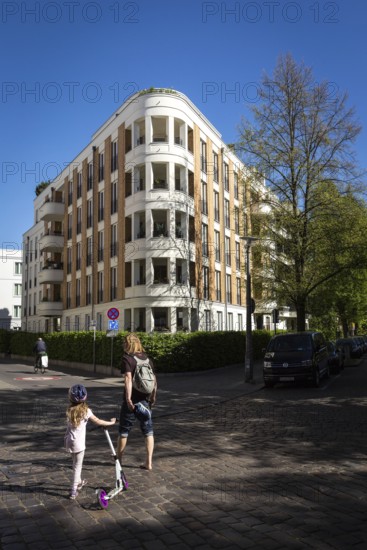 DEU Germany Germany Berlin Houses in the Flora neighbourhood in Pankow Play street in the Flora gardens