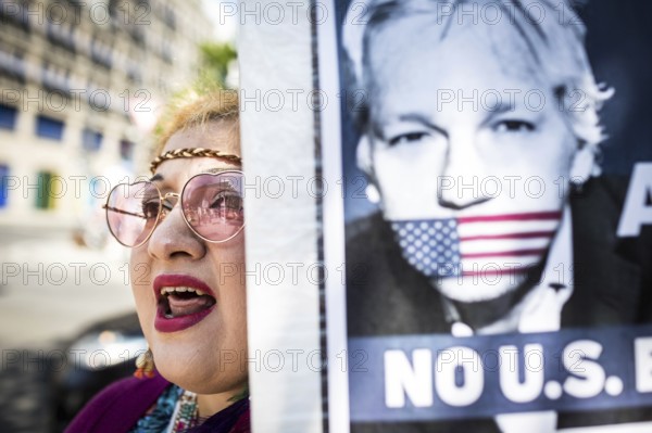 DEU Germany Germany Berlin Support action of the Socialist Equality Party SGP for the release of Julian Assange and Chealsea Manning under the lime trees