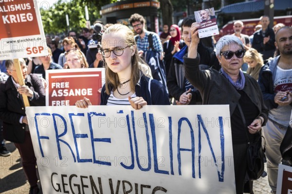 DEU Germany Germany Berlin Support action of the Socialist Equality Party SGP for the release of Julian Assange and Chealsea Manning under the lime trees