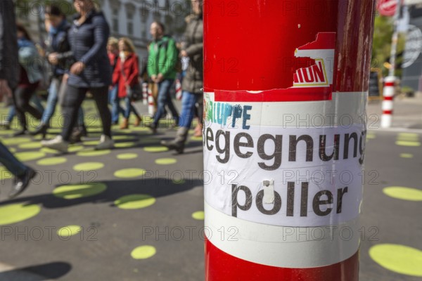 DEU Germany Germany Berlin The redesigned Bergmannstrasse with quiet zones and parklets, new sidewalk pavements