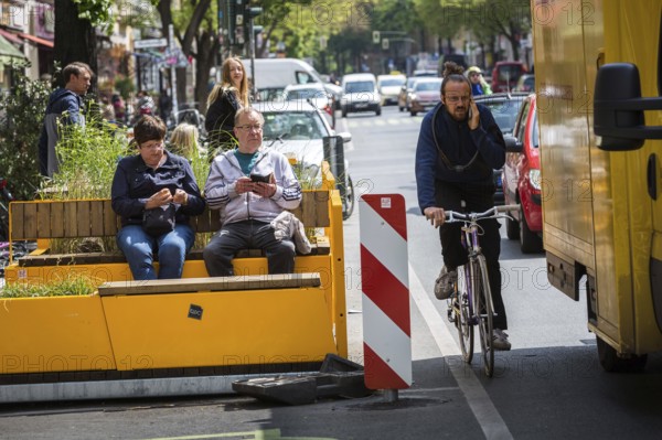 DEU Germany Germany Berlin The redesigned Bergmannstrasse with quiet zones and parklets