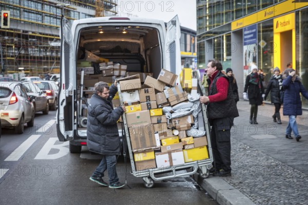 DEU Germany Germany Berlin Courier drivers load parcels and packages in front of a post office near Bahnhof Zoo