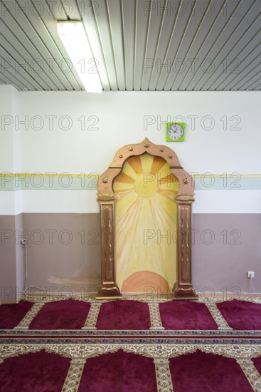 DEU Germany Germany Berlin View of the Haus der Weisheit mosque in Moabit Prayer room
