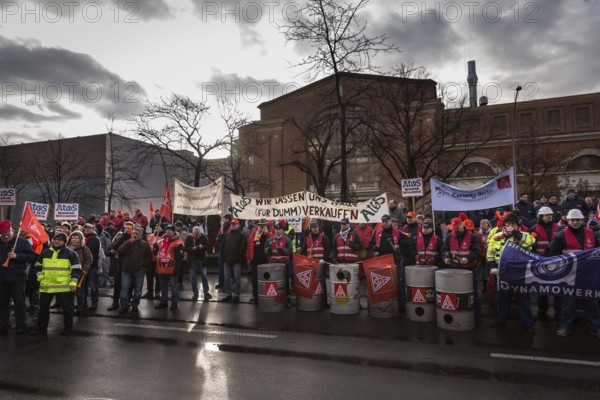 DEU Germany Germany Berlin Siemens employees and their suppliers demonstrate in front of the company's Berlin headquarters in favour of wage increases and flexible working hours