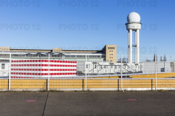 DEU Germany Germany Berlin A newly designed container village for refugees, the 'Tempohome', at the former Tempelhof airport in the city centre
