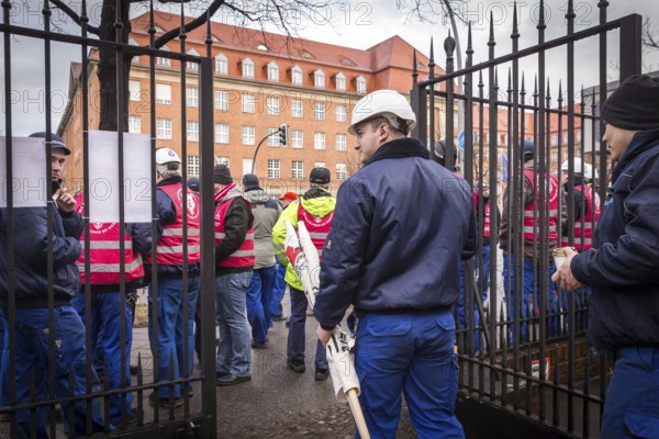 DEU Germany Germany Berlin Siemens employees and their suppliers demonstrate in front of the company's Berlin headquarters in favour of wage increases and flexible working hours