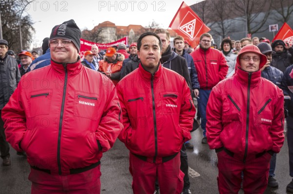 DEU Germany Germany Berlin Siemens employees and their suppliers demonstrate in front of the company's Berlin headquarters in favour of wage increases and flexible working hours