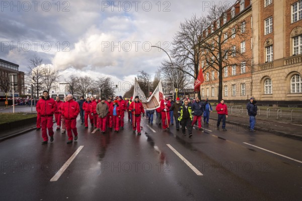 DEU Germany Germany Berlin Siemens employees and their suppliers demonstrate in front of the company's Berlin headquarters in favour of wage increases and flexible working hours