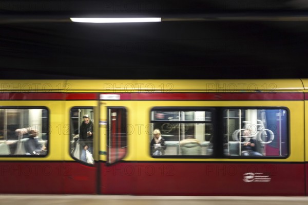 DEU Germany Germany Berlin Scenes in and around the S-Bahn. A train leaves Pankow-Heinersdorf