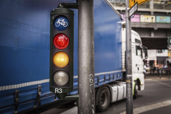 DEU Germany Germany Berlin A lorry stands at an intersection at Kottbusser Tor, where cyclists and pedestrians cross the road
