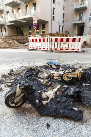 DEU Germany Germany Berlin Scene from Rigaer Strasse, where squatters protest against the further gentrification of their neighbourhood. Melted Vontainer in front of a new building in Liebigstraße