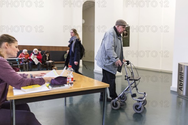 DEU Germany Germany Berlin Impressions from Humboldt University Unter den Linden. Elderly audience with rollator on the way to a lecture