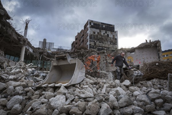 DEU Germany Germany Berlin Demolition of a corner building not far from the Gedächniskirche