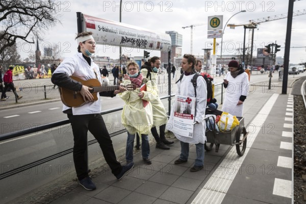 DEU Germany Germany Berlin Members of the 'Referendum for Healthy Hospitals' initiative collect signatures at Warschauer Brücke in Friedrichshain to realise a referendum