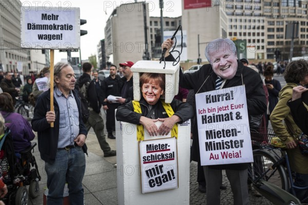 DEU Germany Germany Berlin More than 13, 000 people demonstrated in Berlin city centre on Saturday under the slogan 'Resist rent madness'. Their protest was directed against rent increases, gentrification and speculation