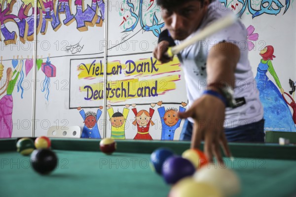 DEU Germany Germany Berlin As part of the German Foundation Week, the Cologne-based organisation Rheinflanke demonstrates sports facilities for refugees in the hangar at Tempelhof Airport. Refugees play billiards in Hangar 1