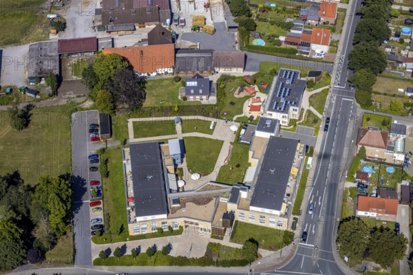 Aerial photo, Seniorenzentrum St. Josef, Katholische KiTa St. Josef, Hamm, Ruhr area, North Rhine-Westphalia, Germany, DE, Europe, birds-eyes, view, aerial photograph, aerial photography, aerial photography, overview, overview, bird's eye view, living, in, old age, retirement home, nursing home, childcare, education, daycare, daycare centre, pedagogy