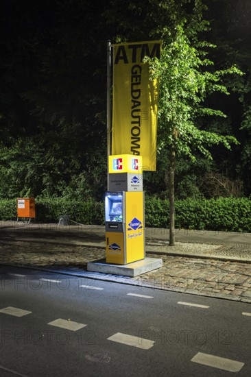 DEU Germany Germany Berlin EC Machine on the World Cup Fan Mile on Straße des 17. Junis