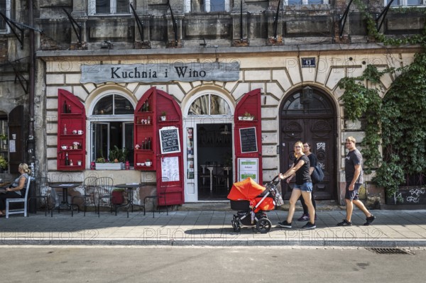 POL Poland Poland Krakow Krakow Tourists walk through the Jewish neighbourhood of Kazimierz along a restaurant