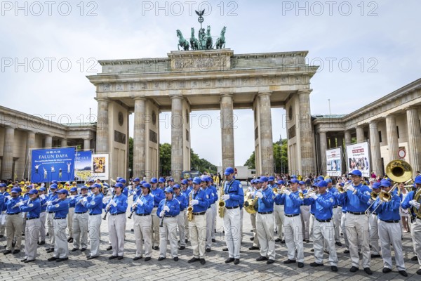 DEU Germany Germany Berlin The Chinese sect Falun Dafa during a rally at the Brandenburg Tor
