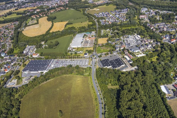 Aerial view, business location Münsterstraße, roundabout Warendorfer Straße - Münsterstraße, Real department stores', Hamm, Ruhr area, North Rhine-Westphalia, Germany, DE, Europe, birds-eyes, view, aerial photography, aerial photography, overview, overview, bird's eye view, shopping, food, clothing, consumption, consumer, road traffic, connection, road layout, intersection, junction, traffic management, driving licence, transport, traffic, infrastructure, logistics