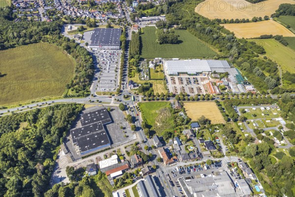 Aerial view, business location Münsterstraße, roundabout Warendorfer Straße - Münsterstraße, Real department stores', Hamm, Ruhr area, North Rhine-Westphalia, Germany, DE, Europe, birds-eyes, view, aerial photography, aerial photography, overview, overview, bird's eye view, shopping, food, clothing, consumption, consumer, road traffic, connection, road layout, intersection, junction, traffic management, driving licence, transport, traffic, infrastructure, logistics