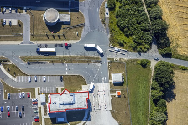 Aerial view, DPD depot in Hamm, truck stop Osterbönener Weg, logistics centre, Hamm, Ruhr area, North Rhine-Westphalia, Germany, DE, Europe, birds-eyes view, aerial view, aerial photography, aerial photography, overview, bird's eye view, truck stop, road block, road narrowing