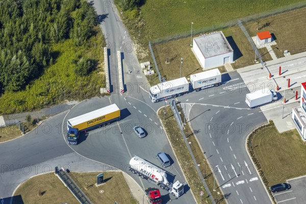 Aerial view, DPD depot in Hamm, truck stop Osterbönener Weg, logistics centre, Hamm, Ruhr area, North Rhine-Westphalia, Germany, DE, Europe, birds-eyes view, aerial view, aerial photography, aerial photography, overview, bird's eye view, truck stop, road block, road narrowing