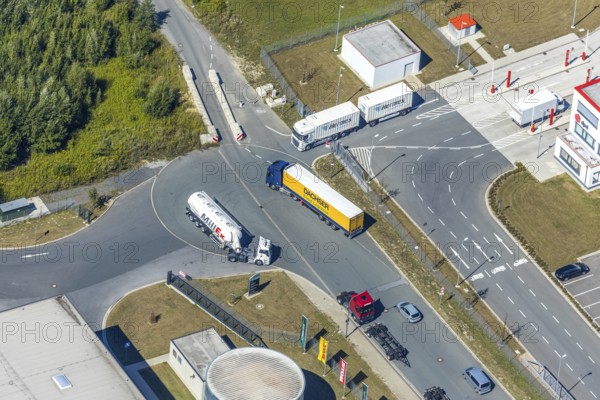 Aerial view, DPD depot in Hamm, truck stop Osterbönener Weg, logistics centre, Hamm, Ruhr area, North Rhine-Westphalia, Germany, DE, Europe, birds-eyes view, aerial view, aerial photography, aerial photography, overview, bird's eye view, truck stop, road block, road narrowing