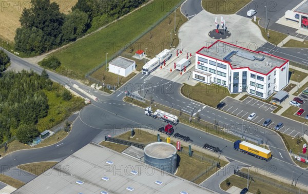 Aerial view, DPD depot in Hamm, truck stop Osterbönener Weg, logistics centre, Hamm, Ruhr area, North Rhine-Westphalia, Germany, DE, Europe, birds-eyes view, aerial view, aerial photography, aerial photography, overview, bird's eye view, truck stop, road block, road narrowing