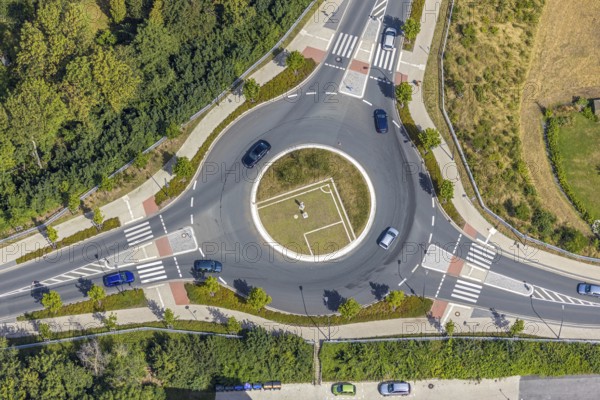 Aerial view, roundabout Kamener Straße - Kleine Werlstraße, football figures Hort Hrubesch - Mike Hanke, Pelkum, Hamm, Ruhr area, North Rhine-Westphalia, Germany, DE, Europe, birds-eyes, view, aerial photography, aerial photography, overview, overview, bird's eye view, road traffic, connection, road layout, intersection, junction, traffic guidance, driving licence, transport, traffic, infrastructure, logistics