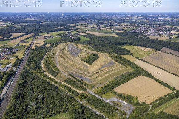 Aerial photo, Sundern slagheap, Pelkum, Hamm, Ruhr area, North Rhine-Westphalia, Germany, DE, Europe, birds-eyes, view, aerial photo, aerial photography, aerial photography, overview, bird's eye view, mining, overburden, coal, colliery
