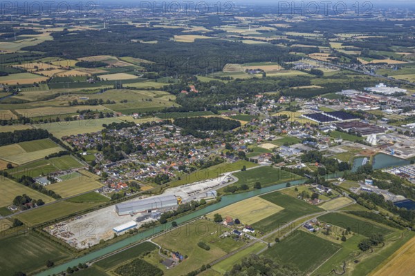 Aerial view, overview Hamm-Uuentrop, Datteln-Hamm-Canal, Hamm, Ruhr area, North Rhine-Westphalia, Germany, DE, Europe, birds-eyes, view, aerial photography, aerial photography, overview, bird's eye view, Hamm-Uentrop, waterway, shipping traffic, transport, logistics, goods movement, ships, waters