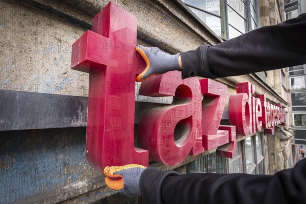 DEU Germany Germany Berlin The dismantling of the TAZ lettering on the old TAZ building on Rudi-Dutschke-Str