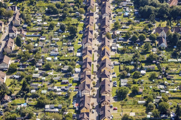 Aerial view, mining estate Wiescherhöfen, terraced housing estate Robertstraße, Wiescherhöfen, Hamm, Ruhr area, North Rhine-Westphalia, Germany, DE, Europe, shapes and colours, property tax, real estate, aerial view, aerial photography, aerial photography, multi-family houses, apartment buildings, terraced houses, overview, bird's-eye view, housing estate, housing and living, residential area, residential buildings, quality of living, residential quarter, housing estate, birds-eyes view, overview