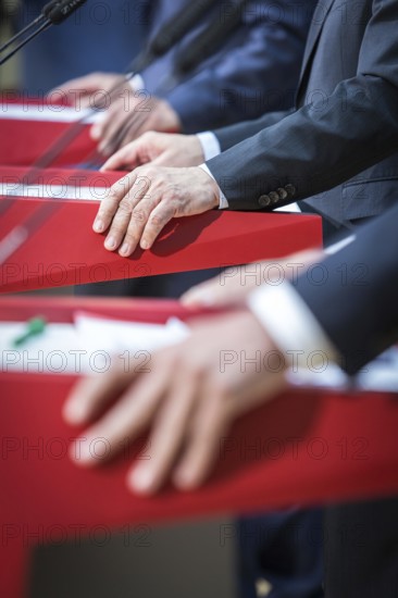 DEU Germany Germany Berlin The SPD chairman and candidate for chancellor Martin Schulz during a press conference on economic policy in the Willy Brandt House. Schulz's hands in the centre, between Olaf Scholz (background) and Thorst shepherd-Gümbel