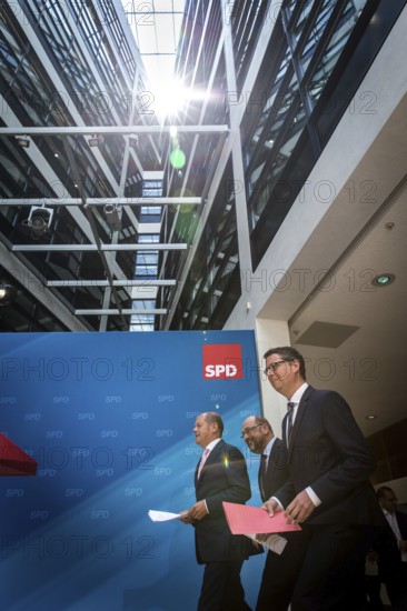 DEU Germany Germany Berlin The SPD chairman and candidate for chancellor Martin Schulz during a press conference on economic policy at the Willy Brandt House. Olaf Scholz and Thorsten shepherd-Gümbel