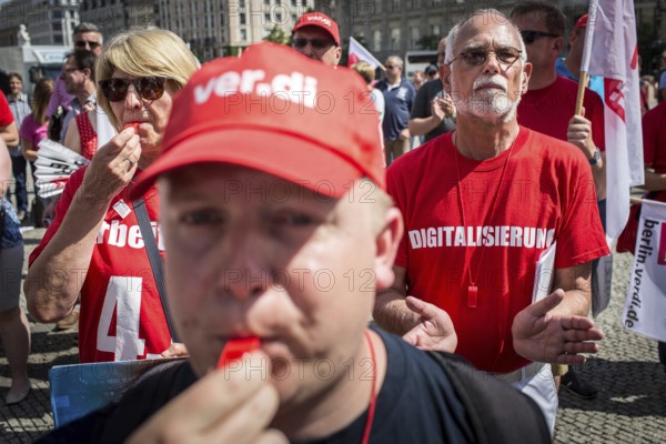 DEU Germany Germany Berlin Verdi protest at the Gendarmenmarkt by employees in the insurance industry against the latest offer in the wage negotiations