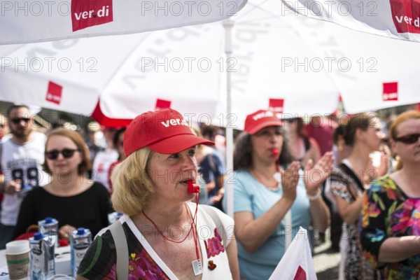 DEU Germany Germany Berlin Verdi protest at the Gendarmenmarkt by employees in the insurance industry against the latest offer in the wage negotiations