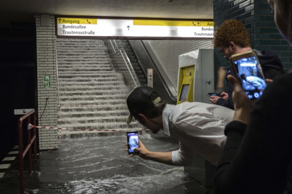 DEU Germany Germany Berlin Scene of the storm in Berlin. Souvenir photo in the flooded Güntzelstraße underground station in Schöneberg