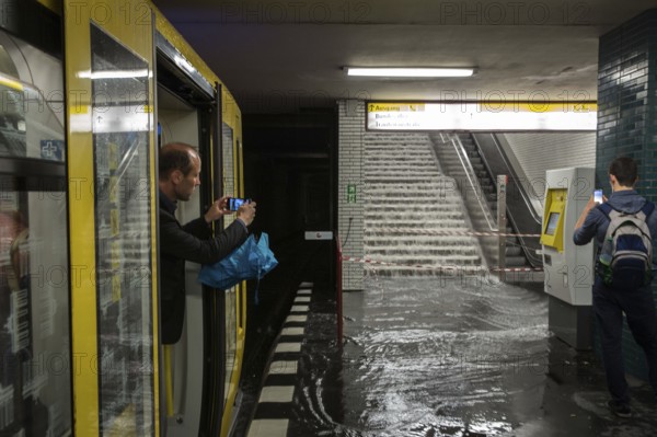 DEU Germany Germany Berlin Scene of the storm in Berlin. Souvenir photo in the flooded Güntzelstraße underground station in Schöneberg