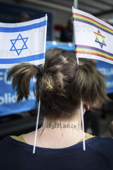 DEU Germany Germany Berlin Pro-Israel demonstration on Kurfürstendamm towards Breitscheidtplatz. Participants with Israel flag and rainbow flag