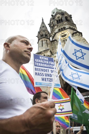 DEU Germany Germany Berlin Pro-Israel demonstration on Kurfürstendamm towards Breitscheidtplatz. Participants with Israel flag and rainbow flags