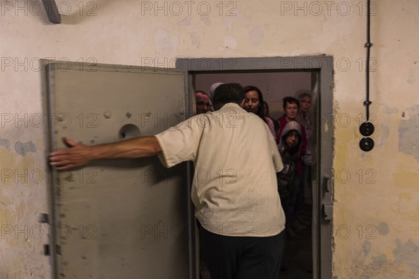 DEU Germany Germany Berlin Open day at the Hohenschönhausen Memorial, the former State Security prison: a guide closes the door of a cell in the basement, the so-called UBoot