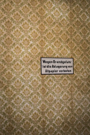 DEU Germany Germany Berlin Open day at the Hohenschönhausen Memorial, the former State Security prison Wallpaper with notice