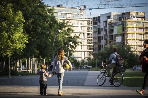 DEU Germany Germany Berlin The new building of the Moeckernkiez construction group on the corner of Yorckstrasse and Möckernstrasse 470 flats adjacent to the Gleisdreickeck park should be ready for occupancy in 2018
